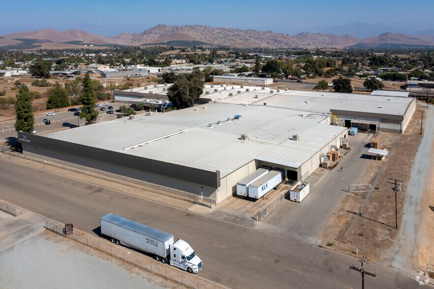 More Photos Of 600 S E St, Porterville Manufacturing For Lease