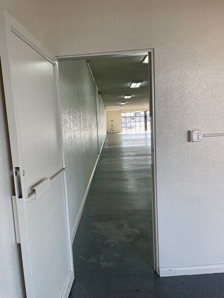 More Photos Of 953 E Sahara Ave, Las Vegas Storefront Retail Office For Lease