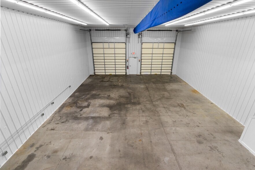 More Photos Of 219 Industrial Dr, Clarksville Warehouse For Lease