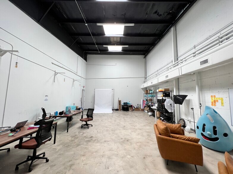 More Photos Of 2400 E Cesar Chavez St, Austin Loft Creative Space For Lease
