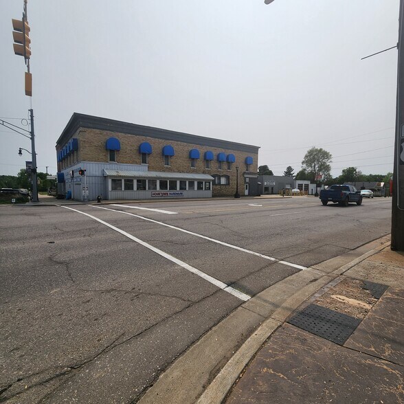 More Photos Of 104 S Main St, Evart Storefront For Sale