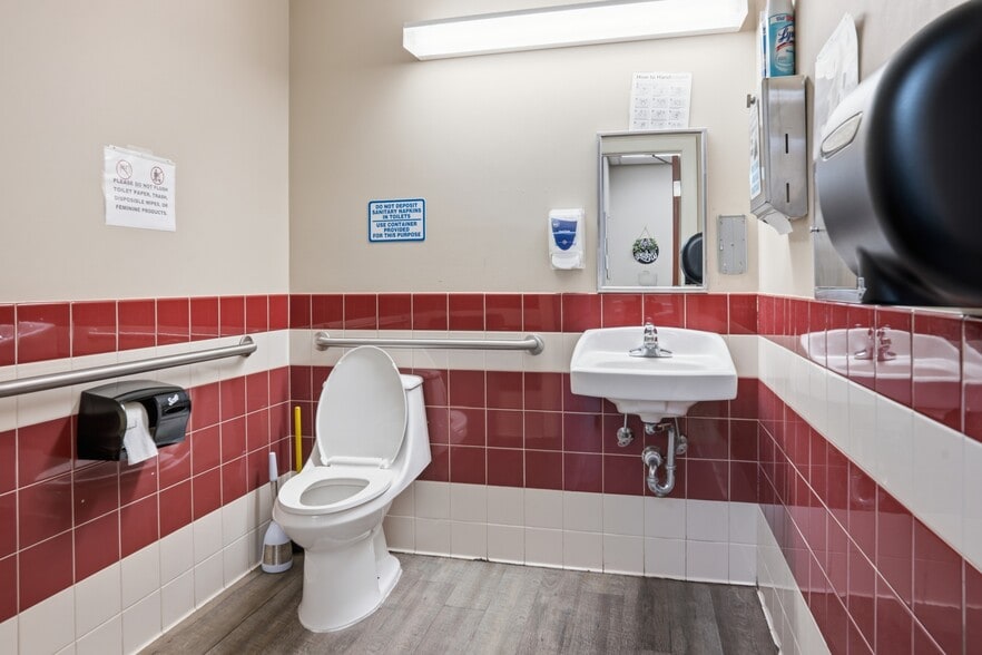 More Photos Of 1729 Lakeland Hills Blvd, Lakeland Medical For Sale