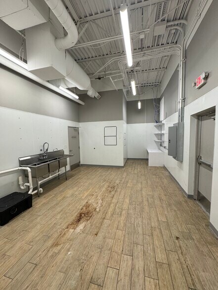 More Photos Of 2015 W Foxwood Dr, Raymore Unknown For Lease