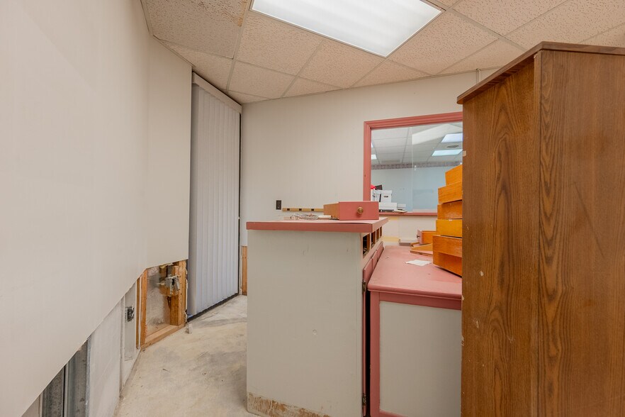 More Photos Of 65 E Main St, Pulaski Office For Sale