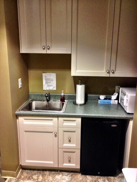 More Photos Of 321 Wingo Way, Mount Pleasant Office For Lease