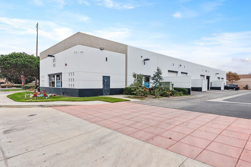 More Photos Of 2101 S Rose Ave, Oxnard Warehouse For Sale