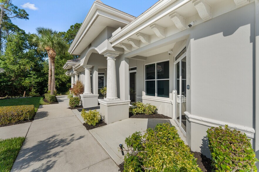 More Photos Of 13730 Cypress Terrace Cir, Fort Myers Medical For Sale