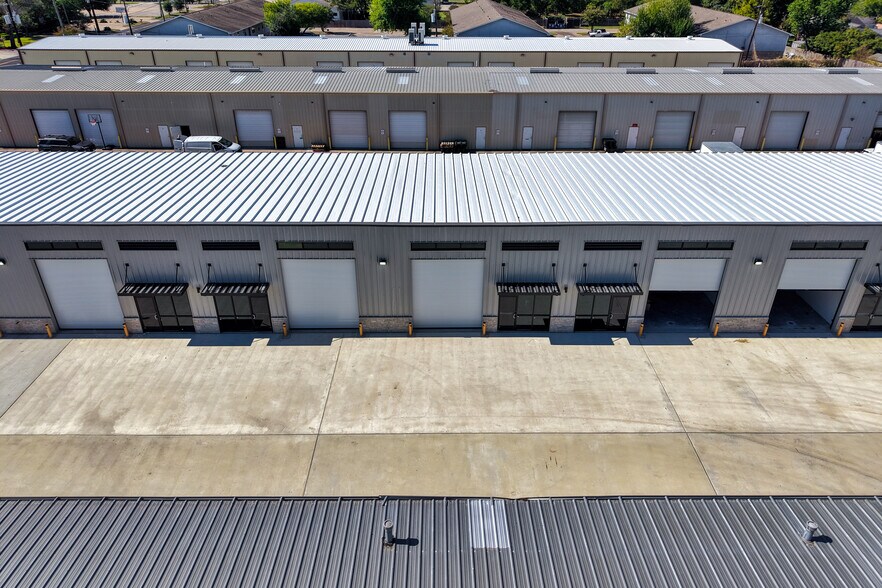 More Photos Of 5342 5th St, Katy Freestanding For Lease