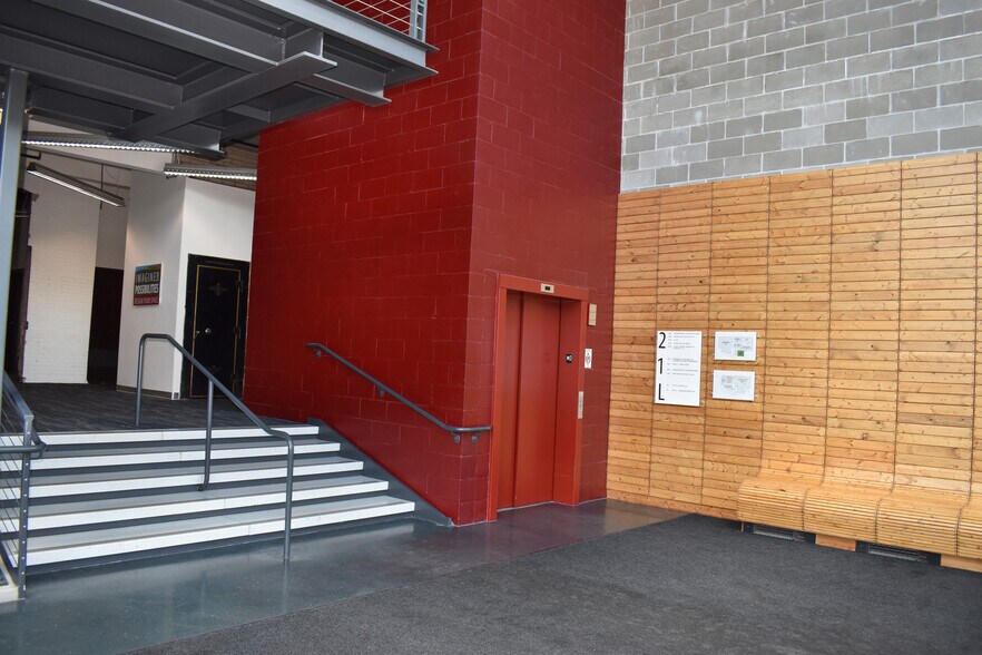 More Photos Of 1000-1010 University Ave W, Saint Paul Office For Sale