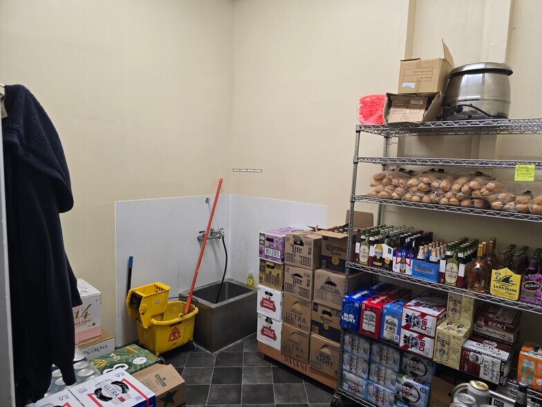 More Photos Of 20835 Nanticoke Rd, Bivalve Convenience Store For Sale