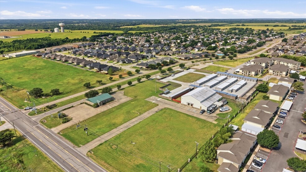More Photos Of 920 S Heritage Pky, Sherman Specialty For Sale