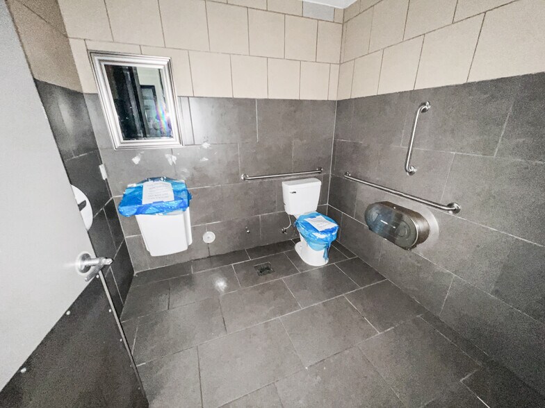 More Photos Of 2380 John F Kennedy Blvd, Jersey City Convenience Store For Sale