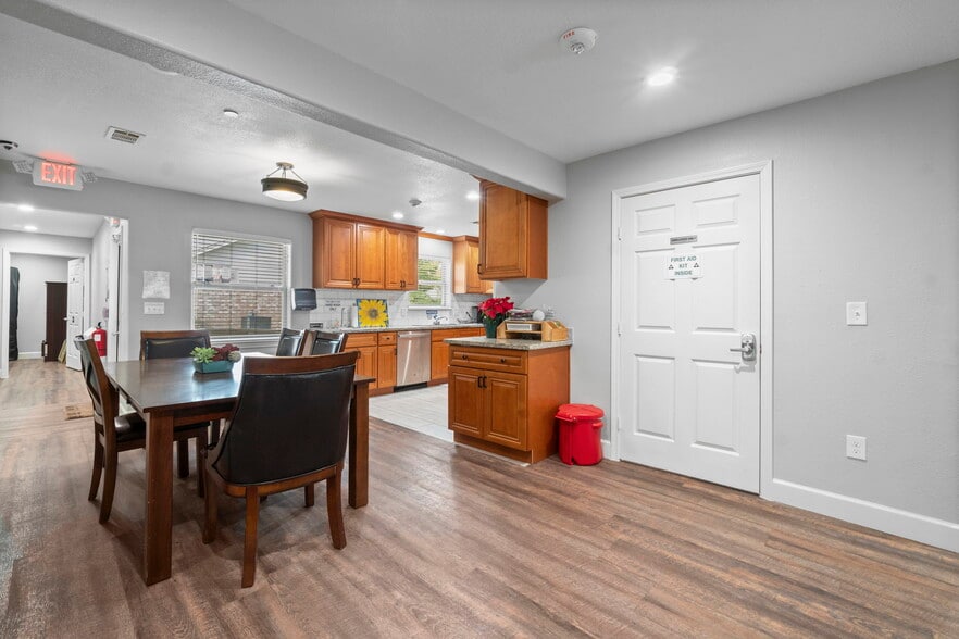 More Photos Of 1930 River Falls Dr, Kingwood Assisted Living For Sale