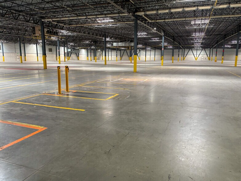 More Photos Of 3790 W Great Lakes Dr, Salt Lake City Manufacturing For Lease