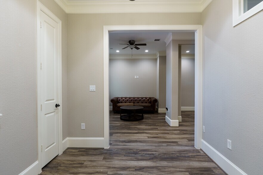 More Photos Of 12243 Queenston Blvd, Houston Medical For Sale