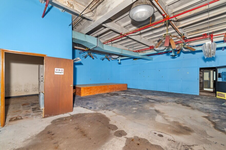 More Photos Of 8033 Bennett St, Pittsburgh Industrial For Sale
