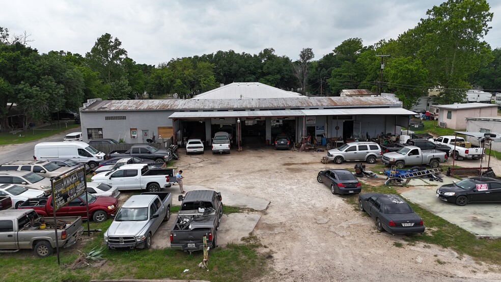 Primary Photo Of 1314 E Pierce St, Luling Service For Sale