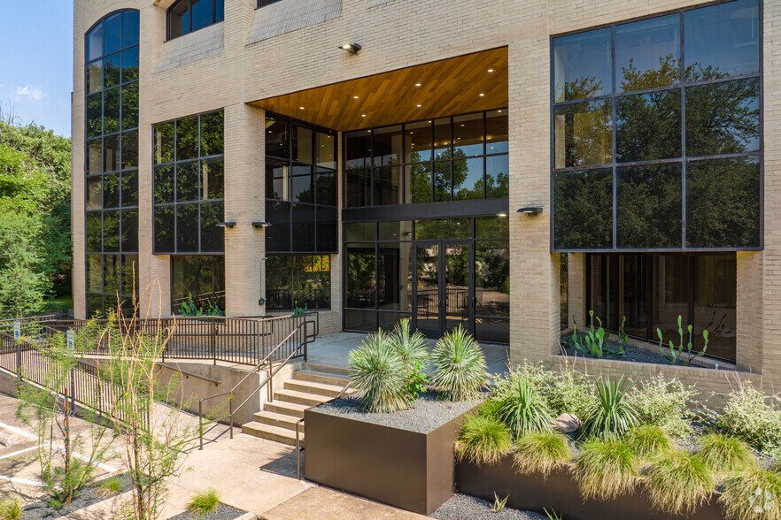 More Photos Of 1949 S Interstate 35, Austin Office For Lease