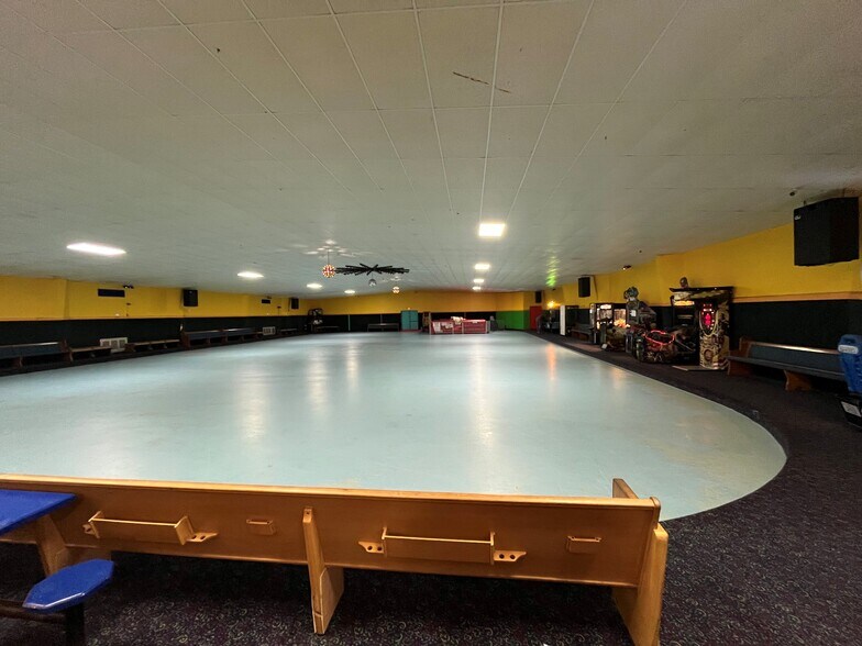 More Photos Of 2011 S Jefferson St, Perry General Retail For Sale