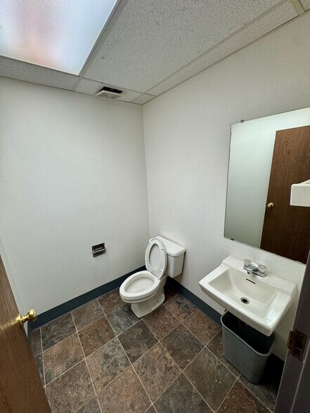 More Photos Of 125-155 Mount View Ln, Colorado Springs Distribution For Lease