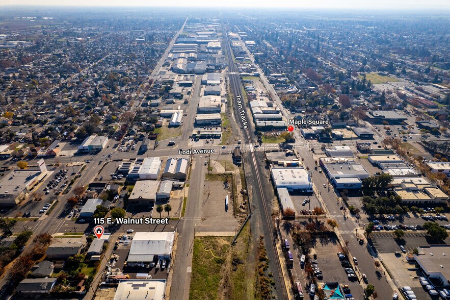 More Photos Of 115 E Walnut St, Lodi Freestanding For Sale