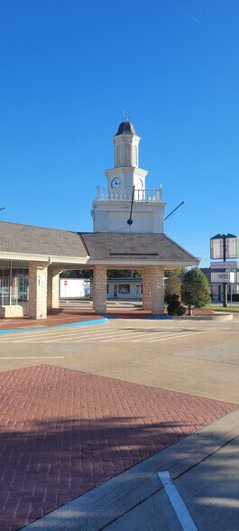 More Photos Of 302 N Main St, Duncanville Restaurant For Sale