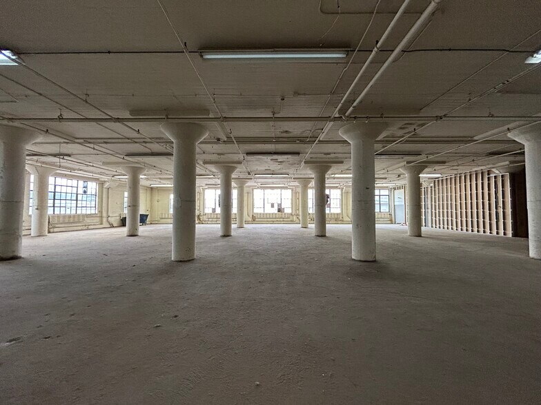 More Photos Of 401-435 N Western Ave, Chicago Industrial For Lease