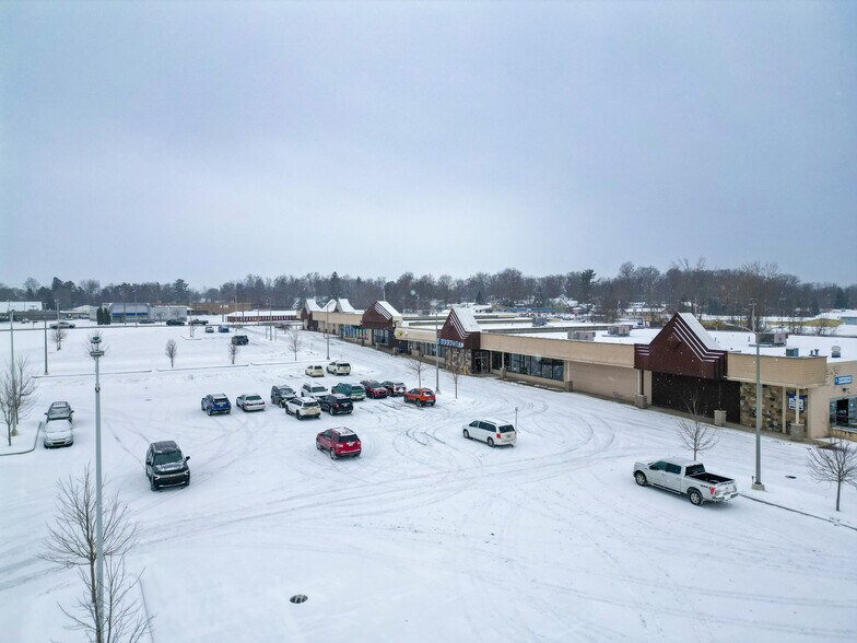More Photos Of 579-605 N Cedar St, Imlay City Storefront For Lease