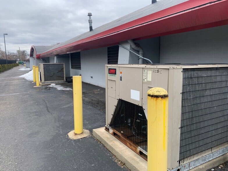 More Photos Of 21630 W 7 Mile Rd, Detroit Distribution For Sale