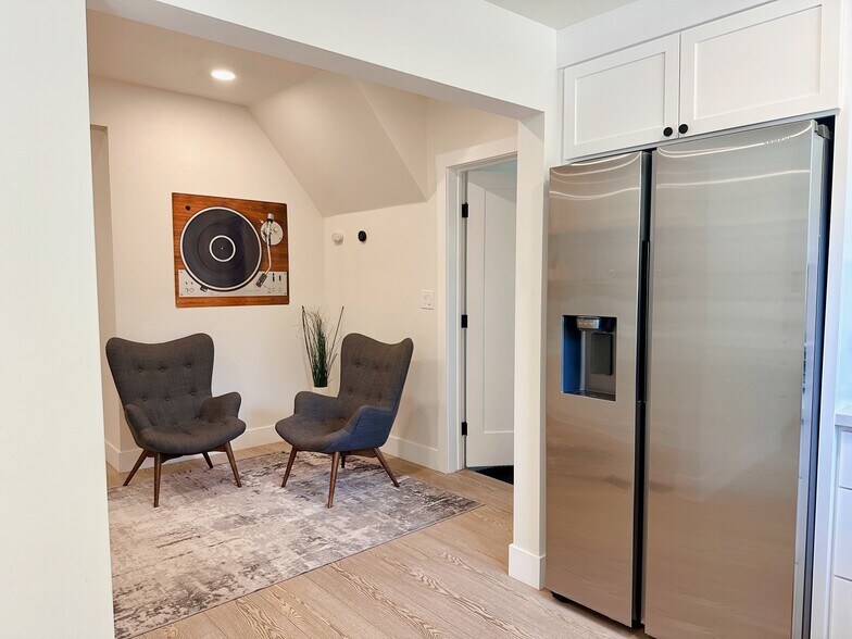 More Photos Of 212 Judah St, Roseville Loft Creative Space For Lease