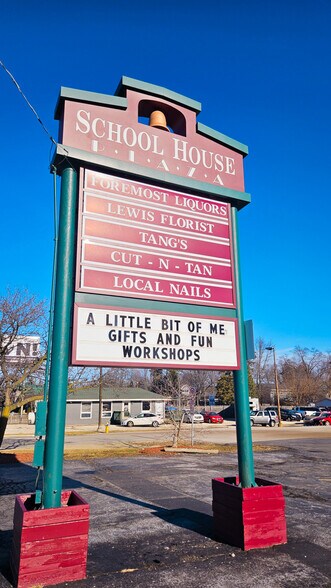 More Photos Of 147 S US Highway 45, Grayslake General Retail For Lease