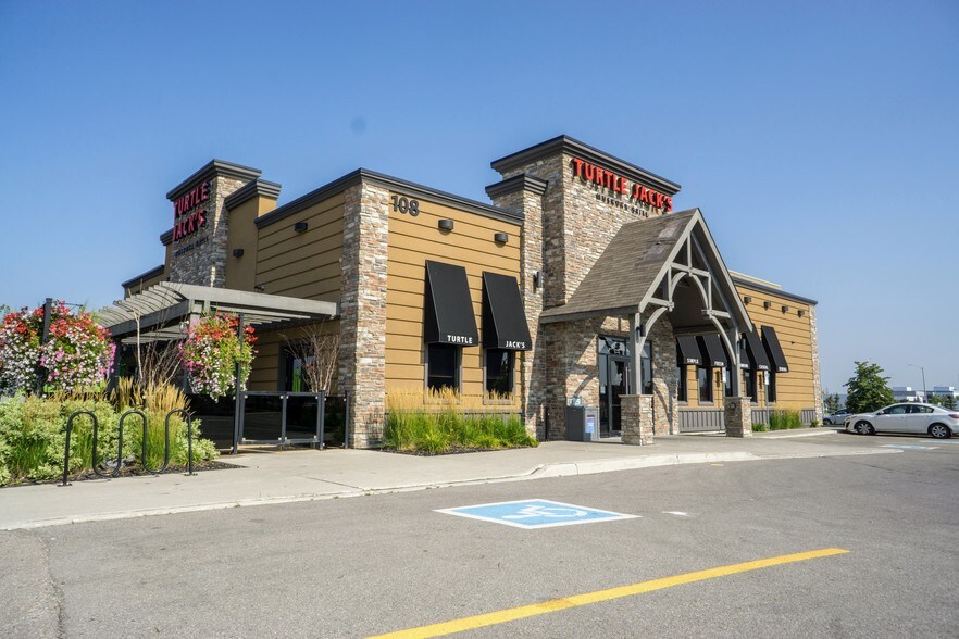 More Photos Of 30-110 Courtneypark Dr, Mississauga Unknown For Lease