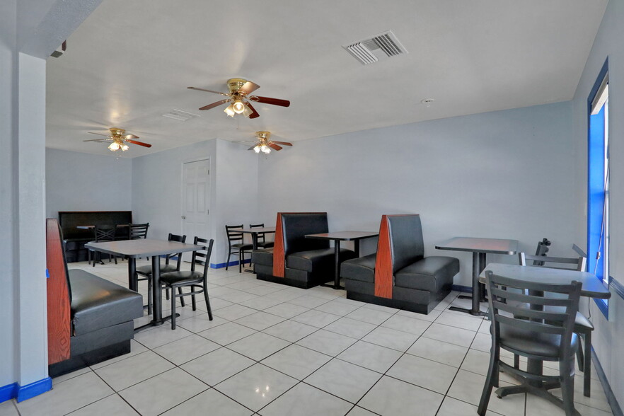 More Photos Of 413 Elm St, Welaka Freestanding For Sale