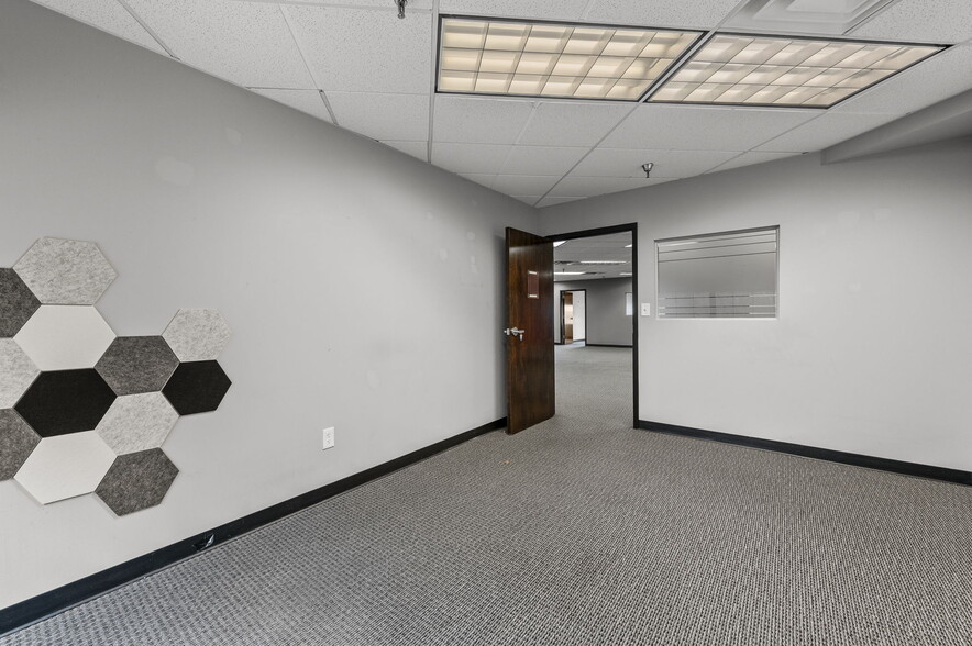 More Photos Of 3730 S Elizabeth St, Independence Medical For Lease