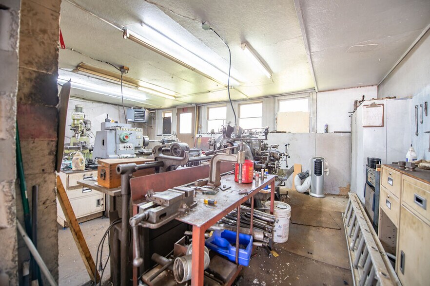 More Photos Of 1128 N Main St, Uhrichsville Manufacturing For Sale