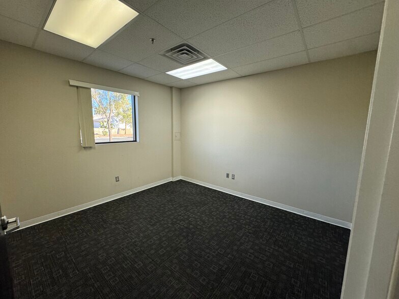 More Photos Of 2057 E Maule Ave, Las Vegas Warehouse For Lease