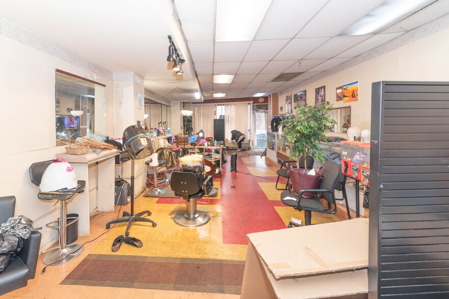 More Photos Of 5900 York Rd, Baltimore Storefront Retail Office For Sale