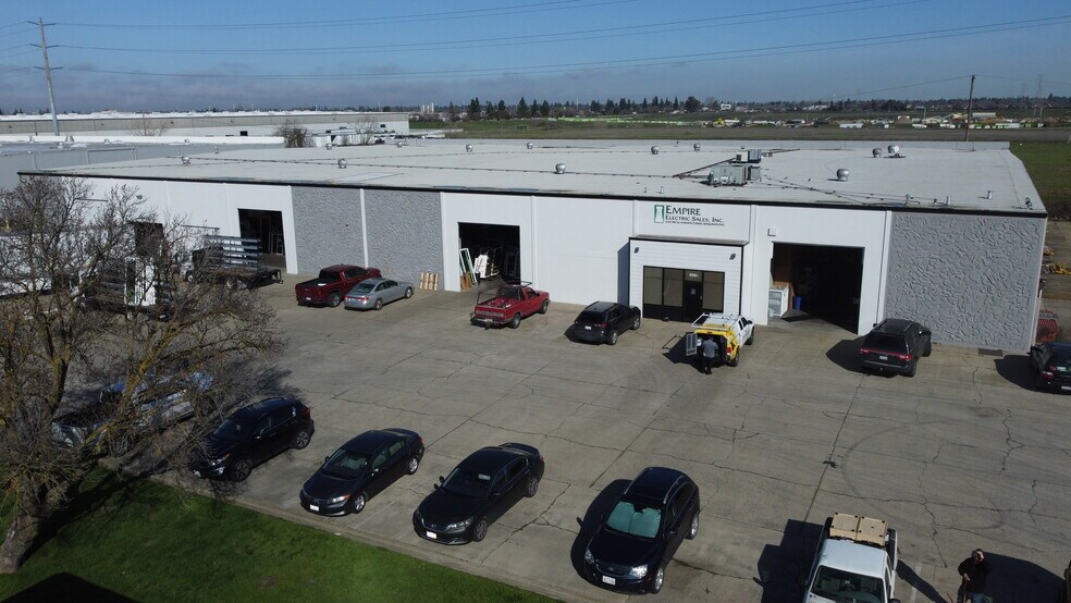 More Photos Of 8581 23rd Ave, Sacramento Warehouse For Sale