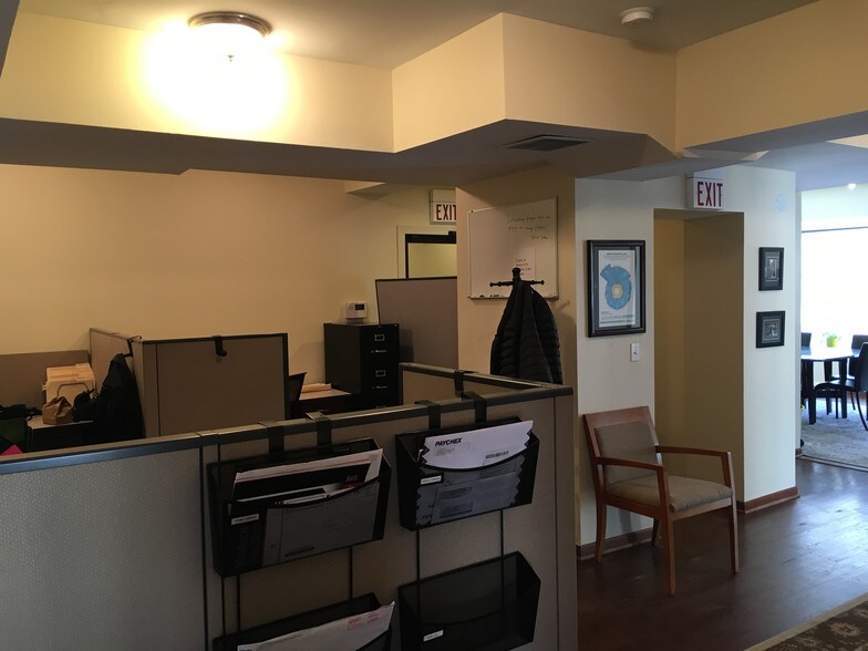 More Photos Of 134-138 N Marion St, Oak Park Storefront Retail Office For Lease