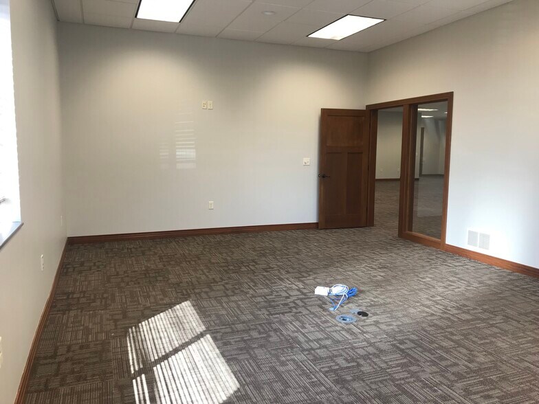 More Photos Of 5117 S Crossing Pl, Sioux Falls Office For Lease