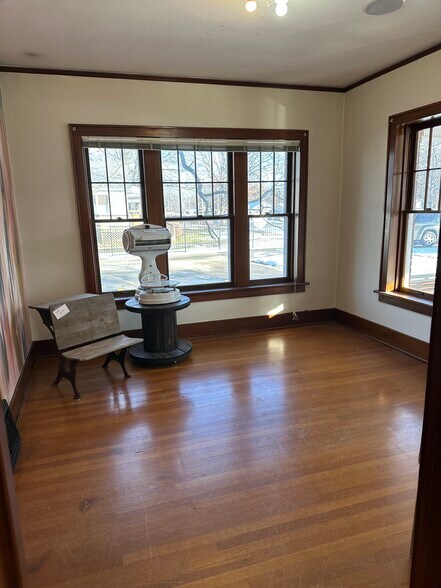 More Photos Of 9 Caulfield Ave, Camdenton Storefront Retail Office For Sale