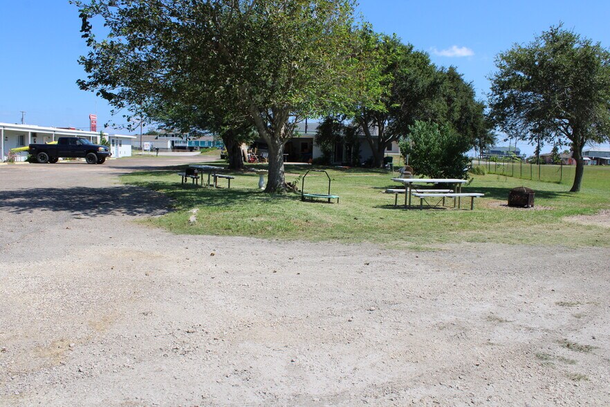 More Photos Of 1330 S Commercial St, Aransas Pass Hotel For Sale