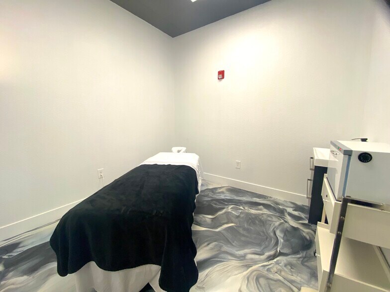 More Photos Of 3801 Avalon Park East Blvd, Orlando Unknown For Lease