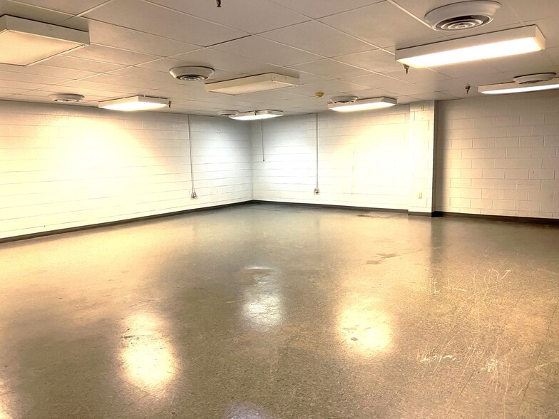 More Photos Of 201 Oakley Ave, Lynchburg Warehouse For Sale