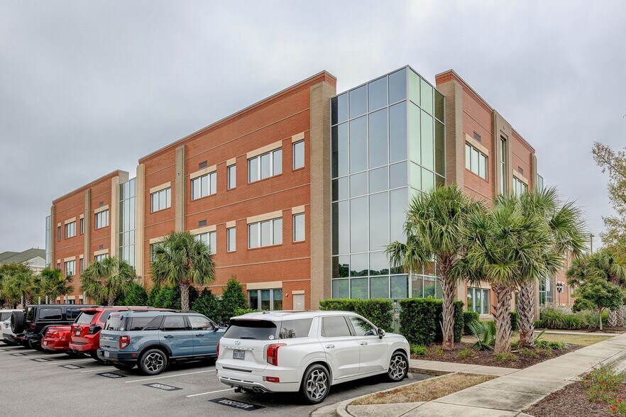 More Photos Of 6740 Rock Spring Rd, Wilmington Office For Lease