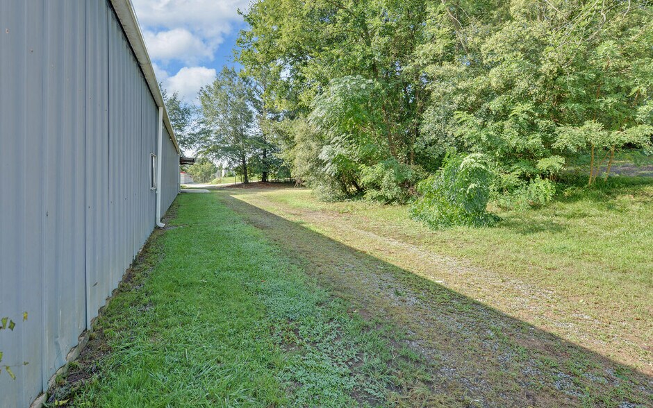 250 E Currahee St, Toccoa, GA 30577 Manufacturing For Sale