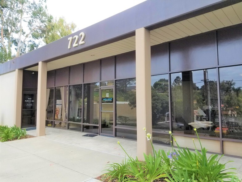 More Photos Of 722 Genevieve St, Solana Beach Light Manufacturing For Lease