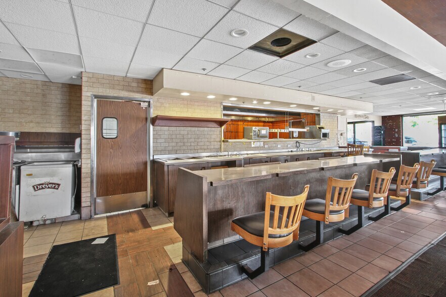 More Photos Of 1433 Wilshire Blvd, Santa Monica Restaurant For Lease