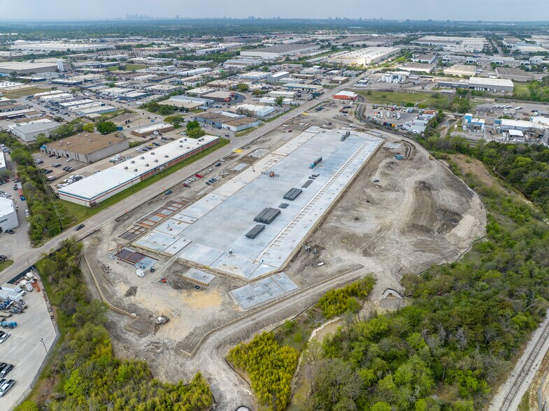 More Photos Of 2801 Wood Dr, Garland Distribution For Lease