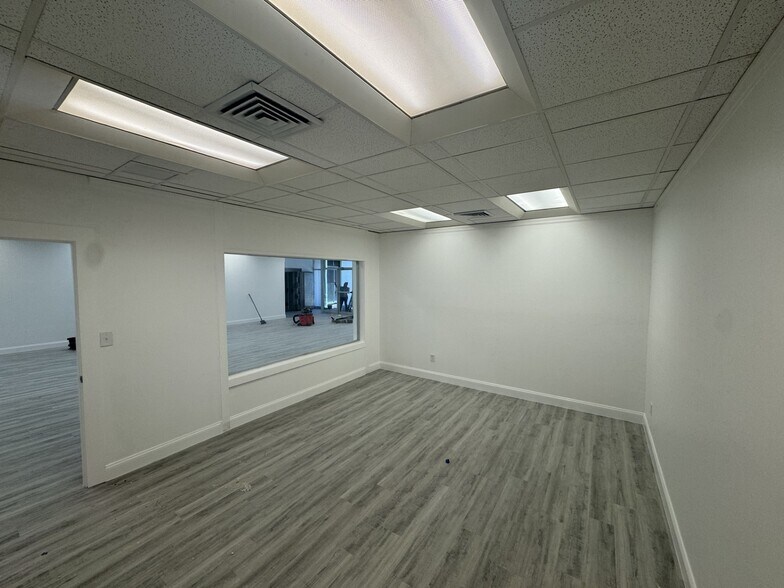 More Photos Of 1288 N Tamiami Trl, North Fort Myers Office For Sale